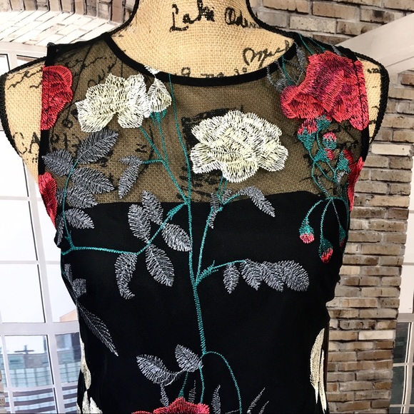 Vince Camuto Mesh Floral Dress - Picture 4 of 13